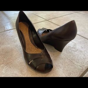 Kenneth Cole leather wedges